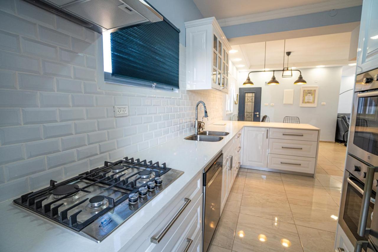 Windows On Netanya Luxury Penthouse Downtown Apartment Exterior photo